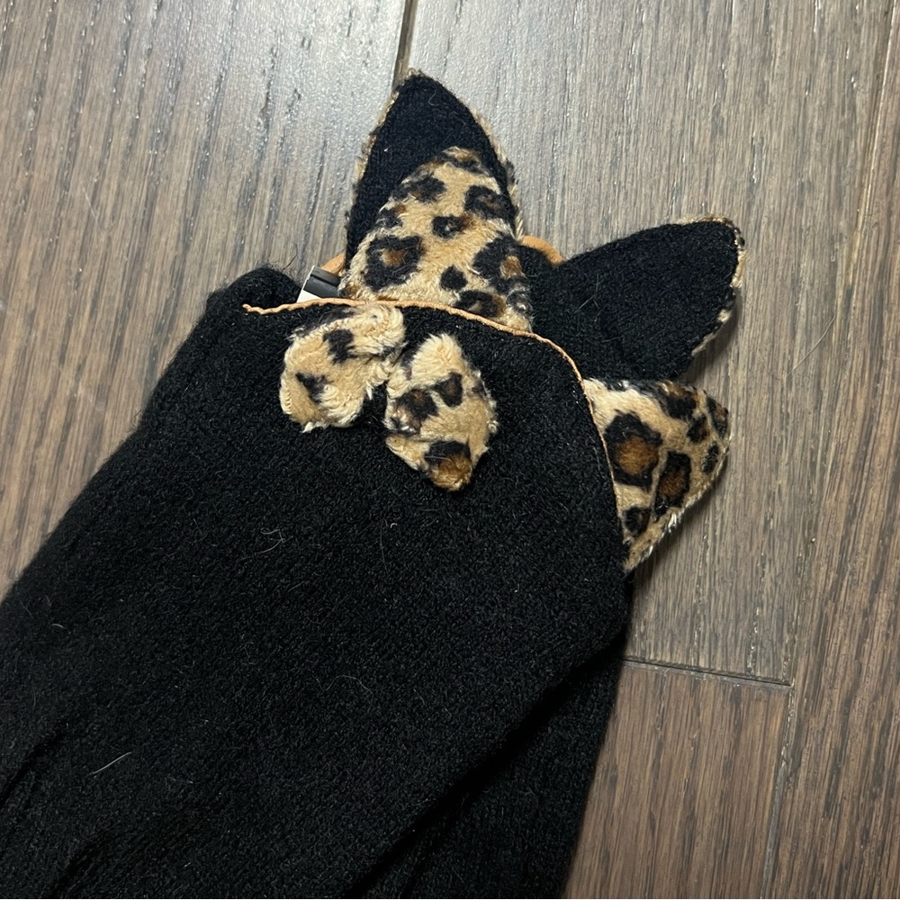 Gloves - Picture 3 of 5